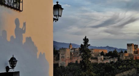 Tour privado à tarde por Alhambra e Generalife com o pôr-do-sol no bairro de Albayzin